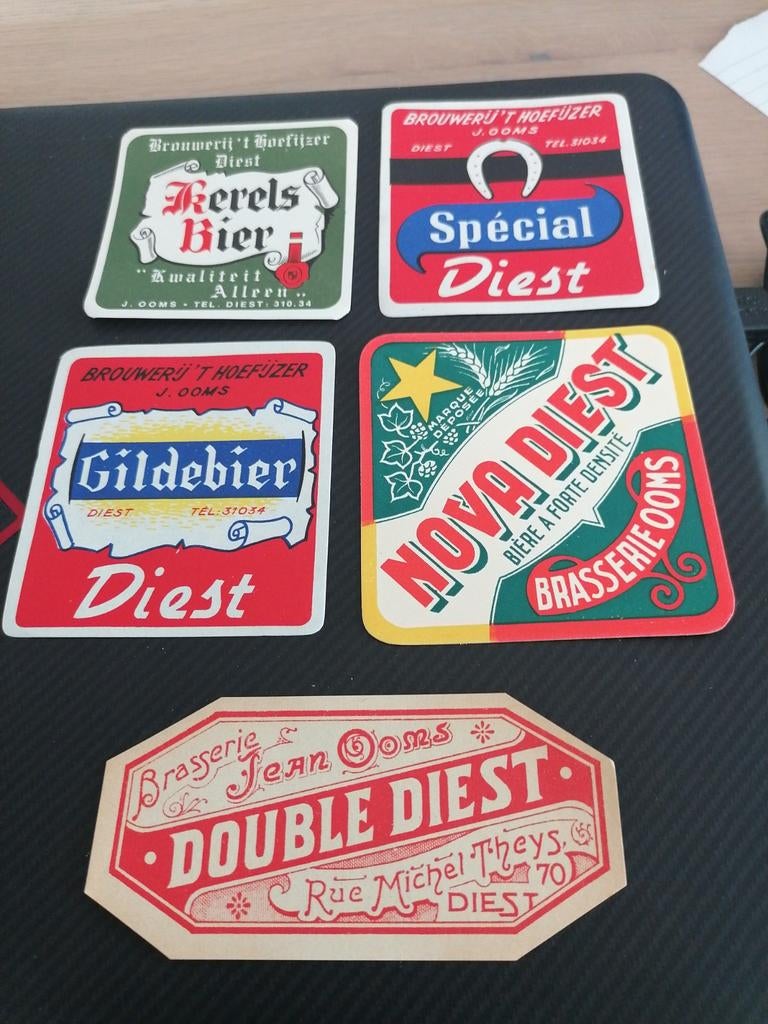 5 verschillende etiketten Diest, Ophalen