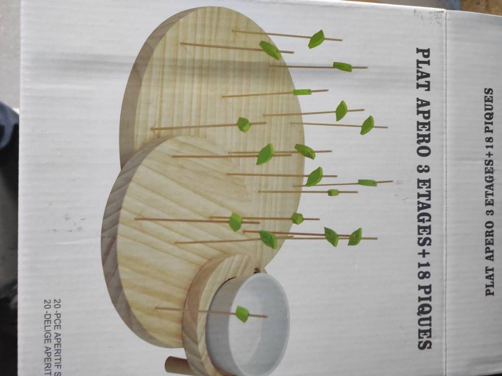 NEUF Plat apéro 3 étages + 18 piques, Maison & Meubles, Cuisine | Vaisselle, Neuf, Uni, Enlèvement, Autres matériaux