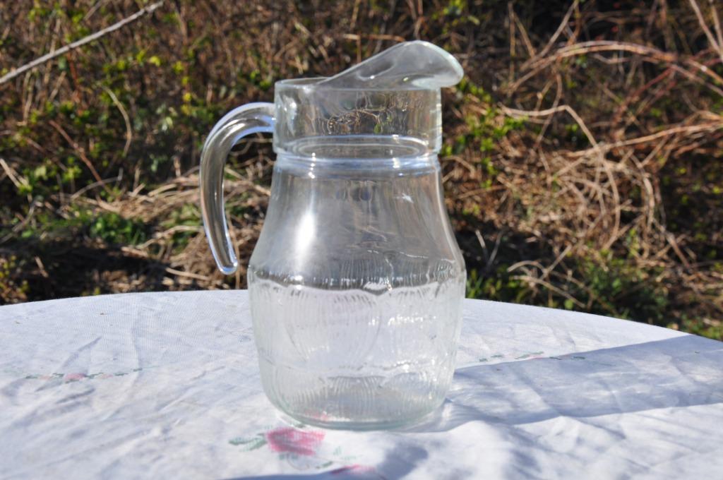 pichet en verre avec dessin dans le bas, Antiquités & Art, Enlèvement ou Envoi