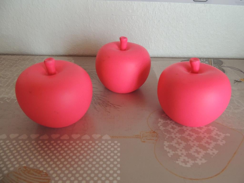 Décorations - Lot de 3 pommes roses mat, Maison & Meubles, Accessoires pour la Maison | Décorations murale, Enlèvement