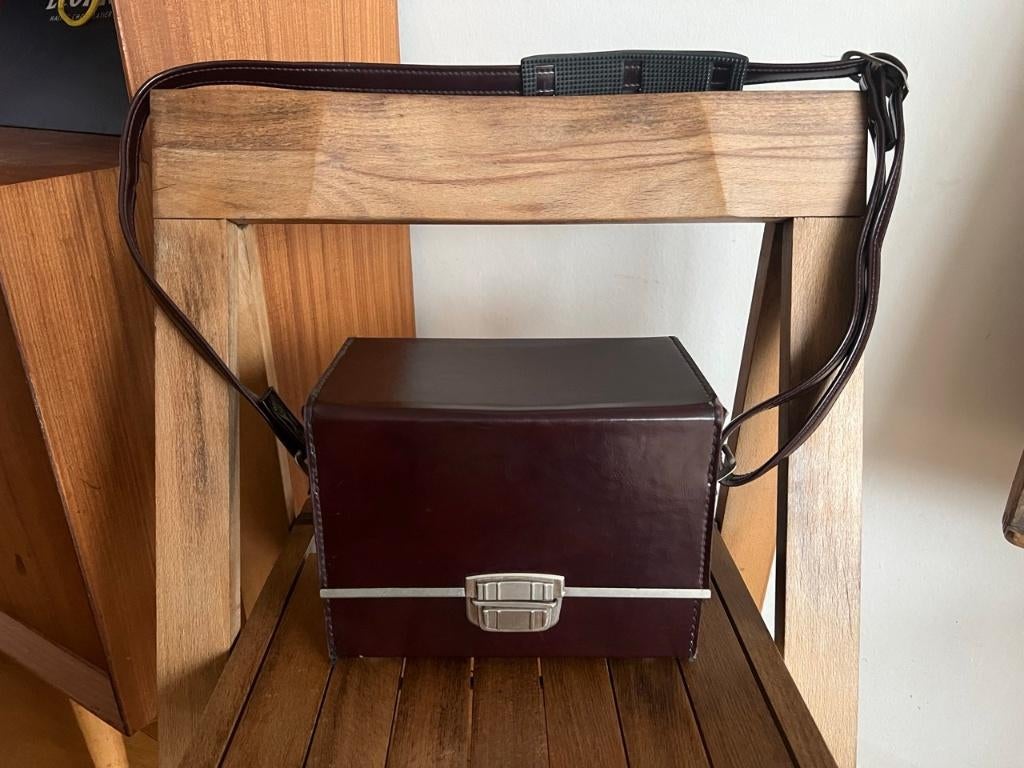 Vintage Camera Case or a Fashion Statement Shoulder Bag, Enlèvement ou Envoi, Utilisé, Brun, Autres marques