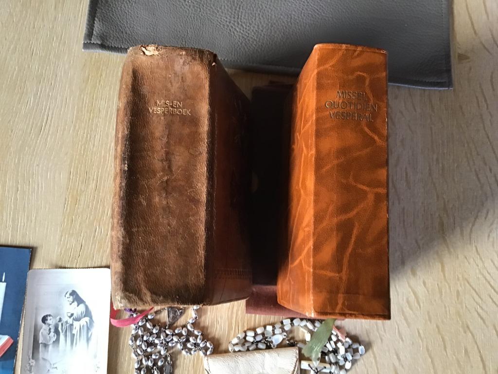 Livre 2x ; Catéchisme pour la sainte communion solennelle et, Livres, Enlèvement ou Envoi, Comme neuf, Diverse auteurs