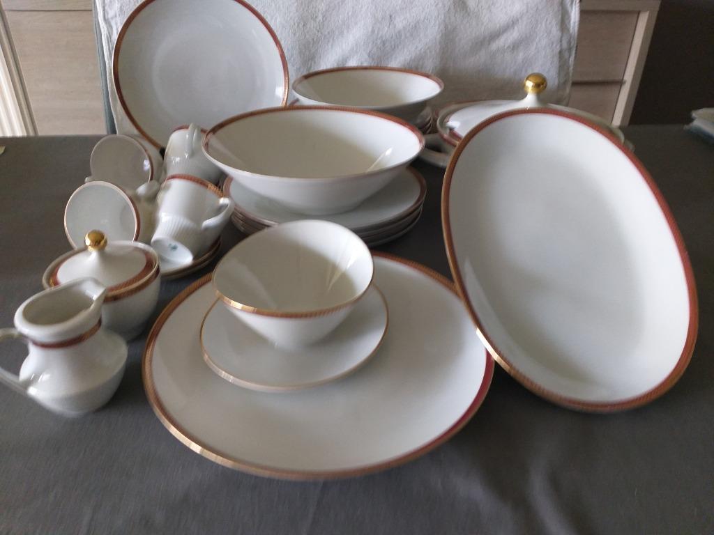 Mooi 16 delig vintage servies met goud-rood kleurige randen, Huis en Inrichting, Ophalen, Gebruikt, Overige typen, Overige stijlen