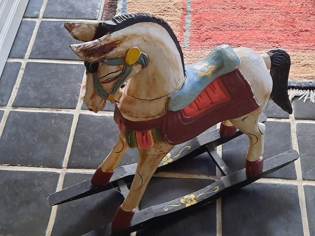 Houten sier schommelpaardje, Ophalen, Gebruikt