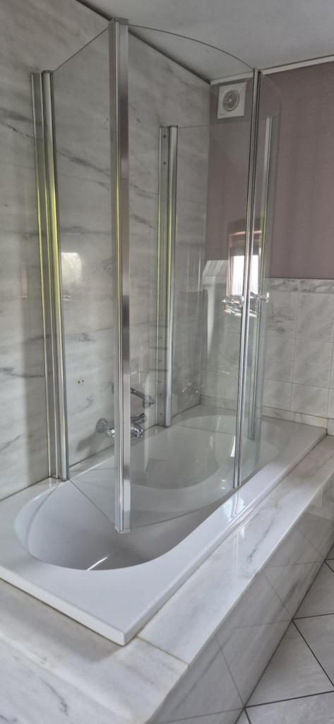 Baignoire complète avec parois de douche, Enlèvement, Comme neuf, Avec douche
