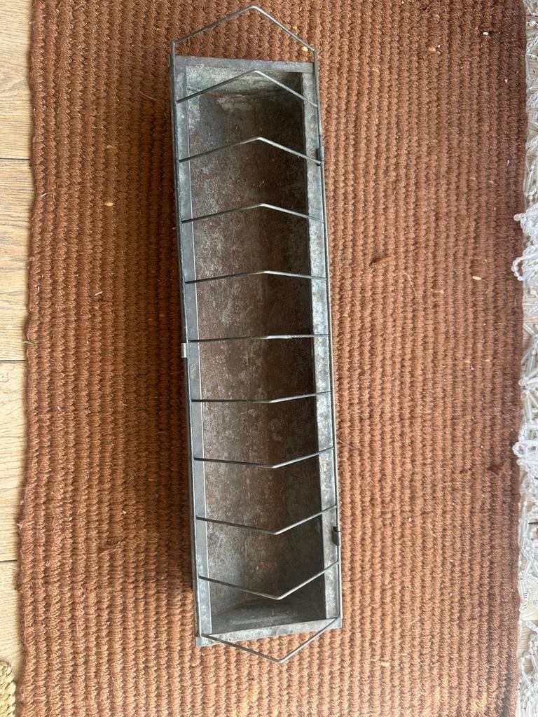 Voedebak voor kippen of ander pluimvee, Ophalen, Gebruikt, Drinken en Voederen