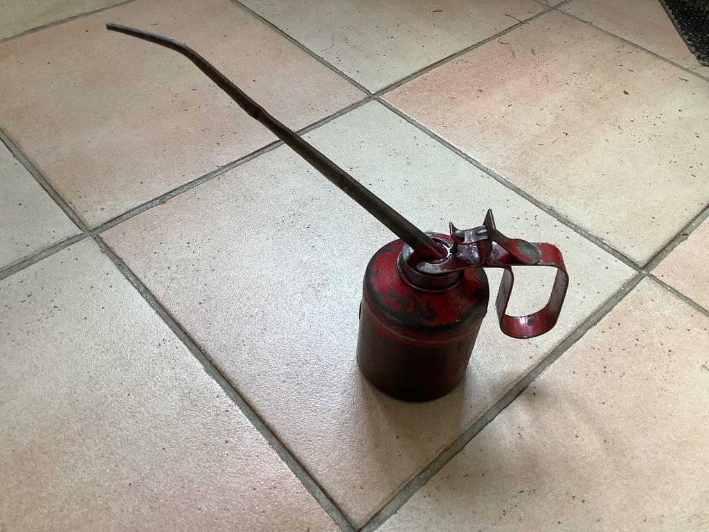 Burette de garage vintage, Enlèvement