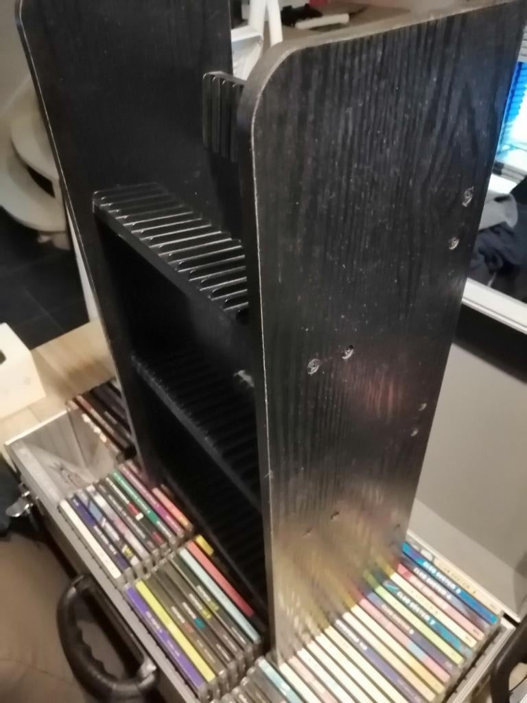 Étagère à CD 54 pièces, Enlèvement ou Envoi, 25 à 75 disques, Comme neuf, Bois