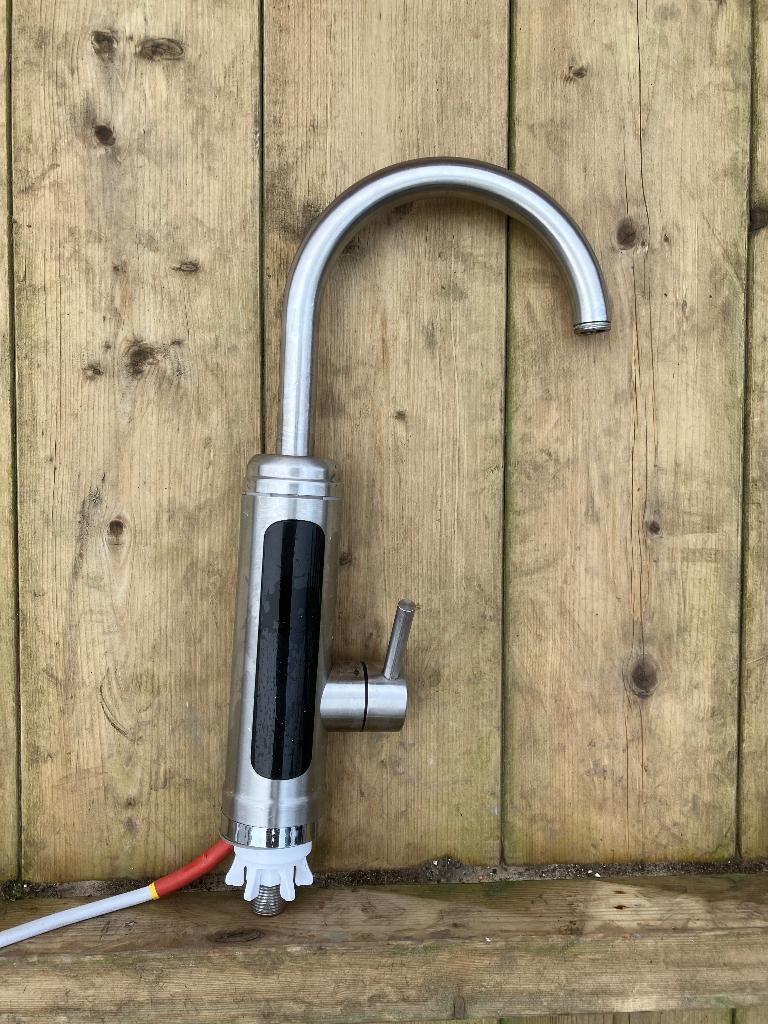 warmwaterkraan op elektriciteit, Ophalen of Verzenden, Zo goed als nieuw, Chroom, Kraan