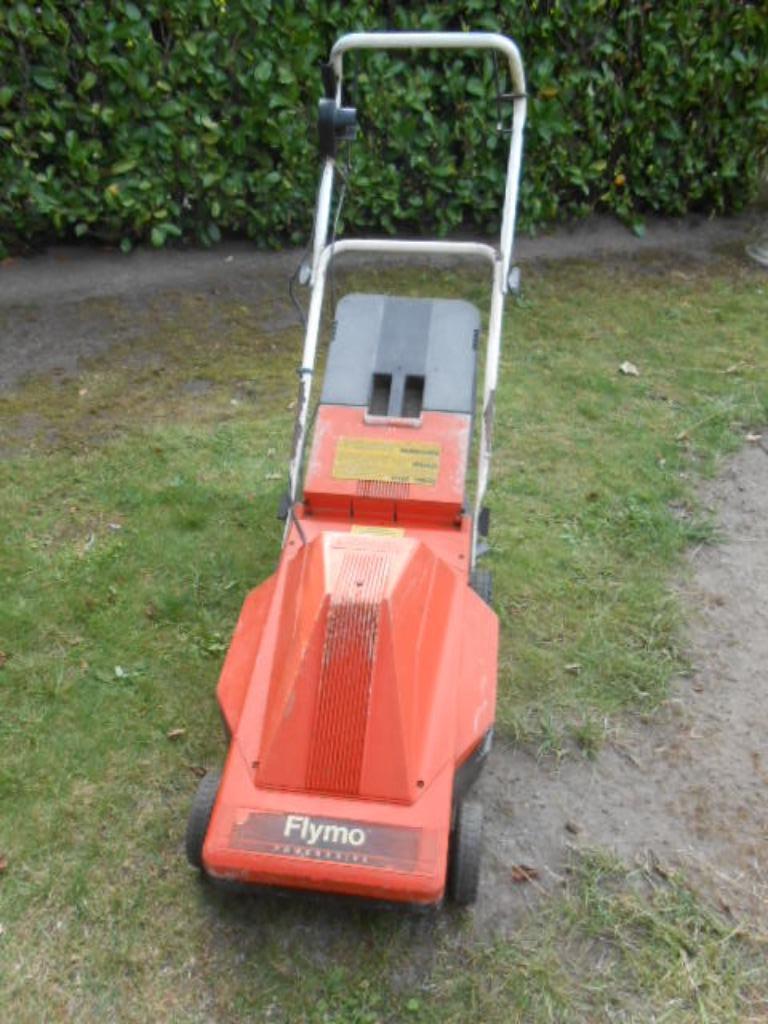 Machine à gazon électrique Flymo Powerdrive 1500 watts, Jardin & Terrasse, Tondeuse rotative, Sac de ramassage, Enlèvement, Utilisé