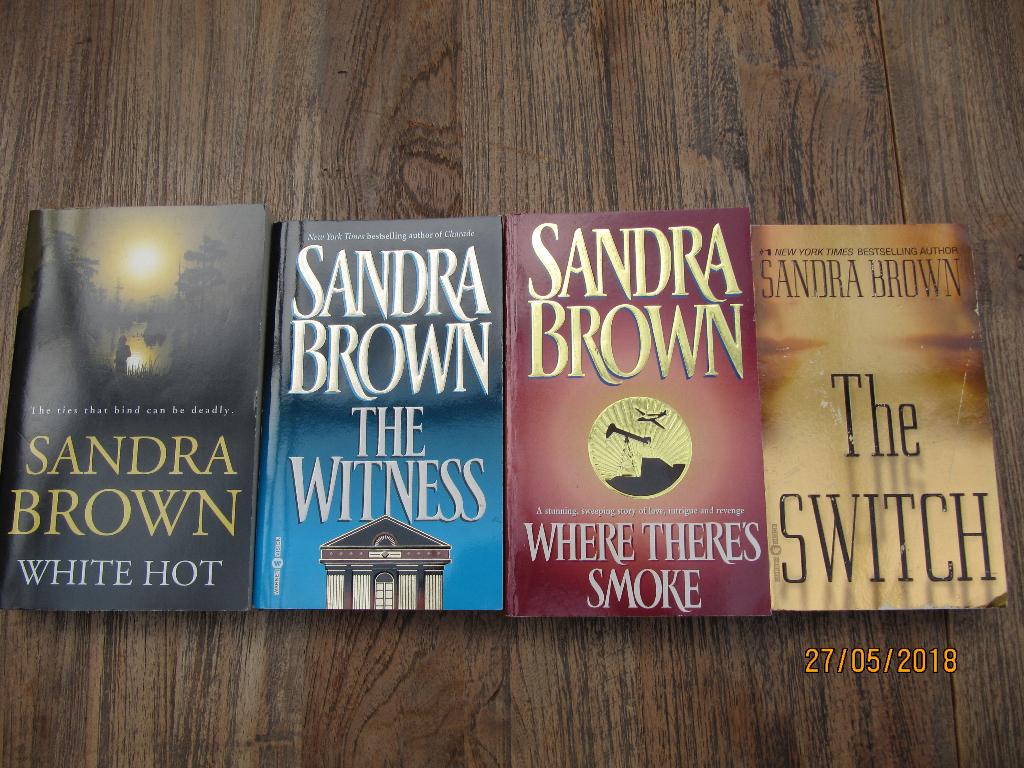 18 boeken „Romantic Susense” in het Engels, Ophalen of Verzenden, Zo goed als nieuw, Fictie