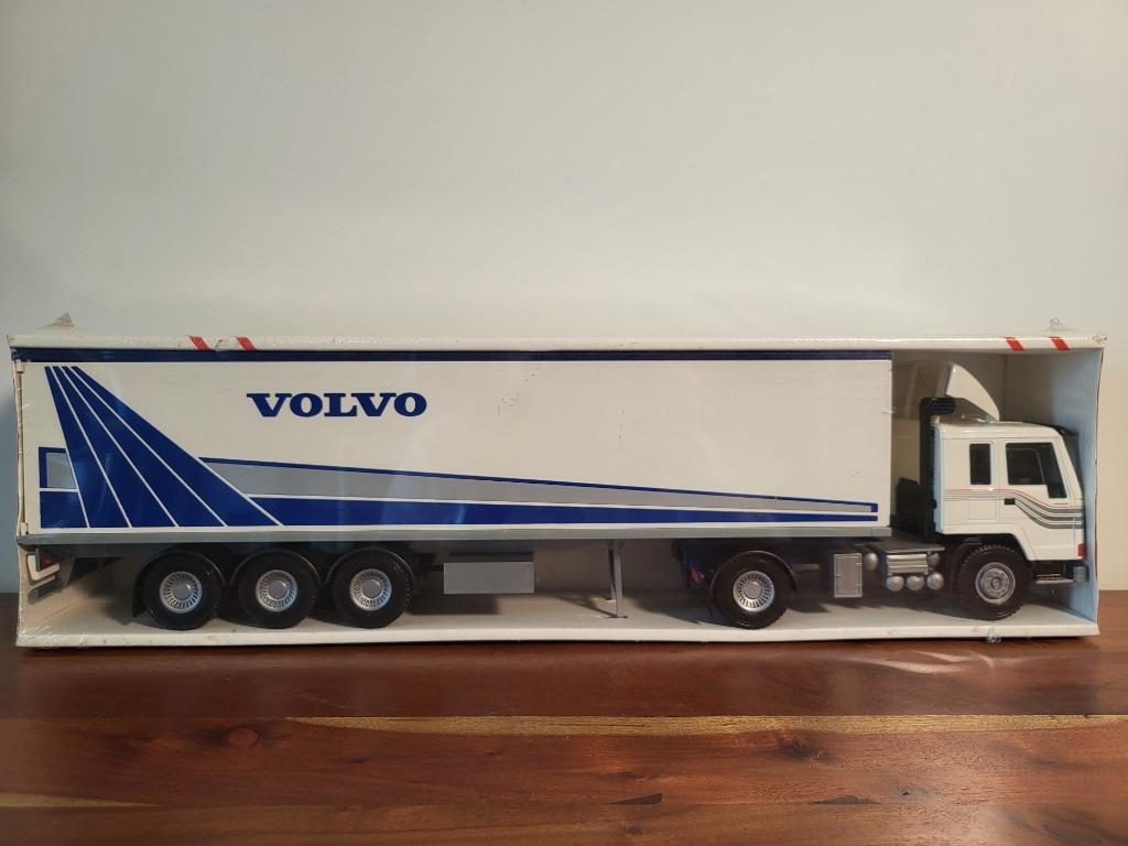 Miniature semi-remorque Volvo FL10 Intercooler  1:25  60cm, Enlèvement, Neuf, Bus ou Camion, Autres marques