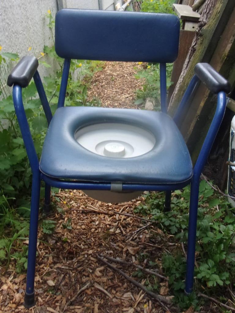 chaise percée marque B+B, Divers, Matériel Infirmier, Enlèvement