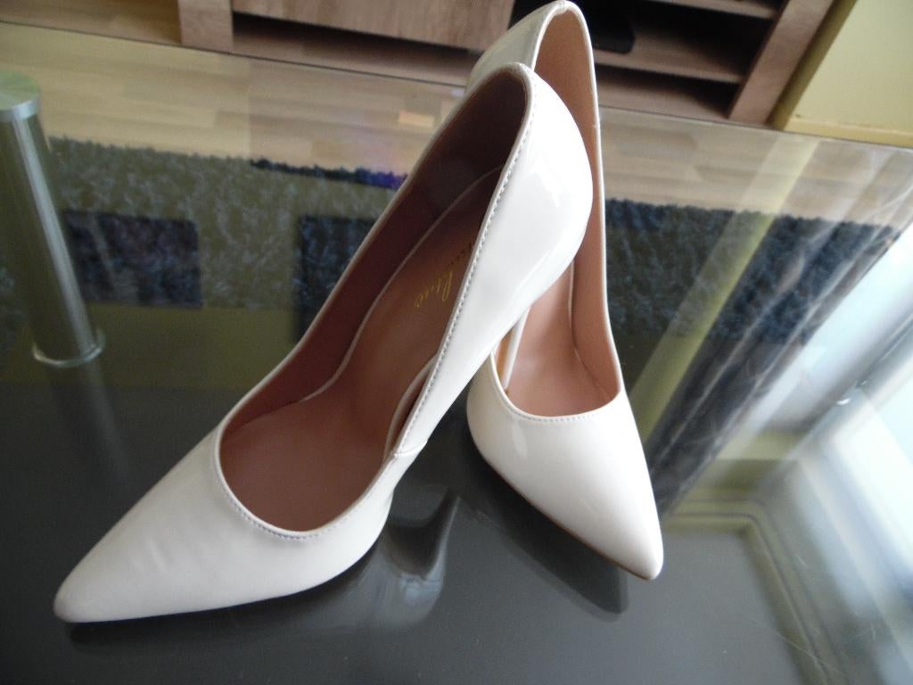 NIEUWE ZHABTUC-POMPEN, Kleding | Dames, Schoenen, Nieuw, Pumps, Wit, Ophalen of Verzenden