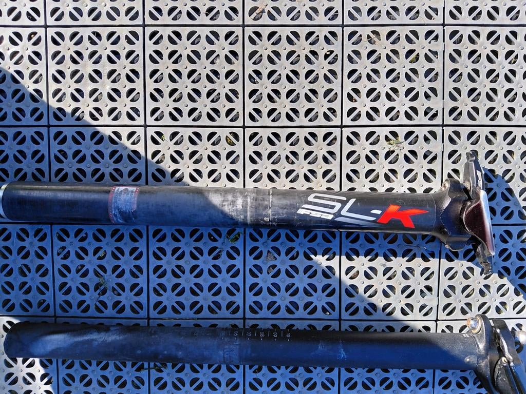 2 zelden gebruikte zadelpennen, Fietsen en Brommers, Fietsonderdelen, Ophalen of Verzenden, Zadel, Carbon