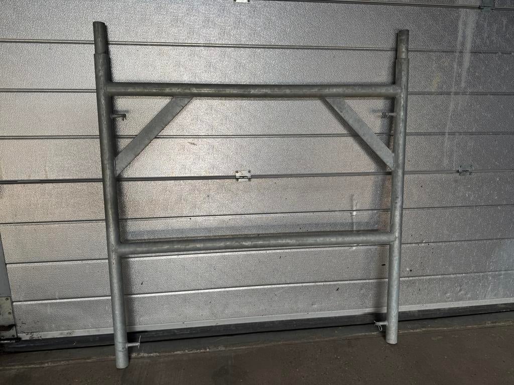 Stelling kaders 40 stuks, Doe-het-zelf en Bouw, Ophalen, Zo goed als nieuw, Gevelsteiger