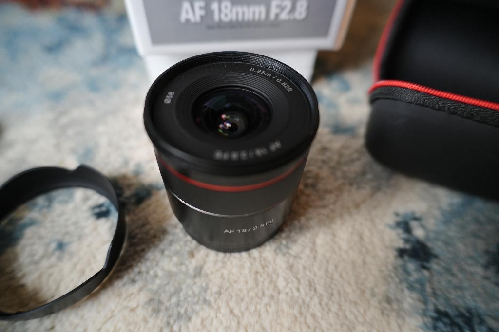 Samyang 18 mm f/2.8 AF Sony E - Compact et net -Avec boîtier, TV, Hi-fi & Vidéo, Photo | Lentilles & Objectifs, Enlèvement ou Envoi