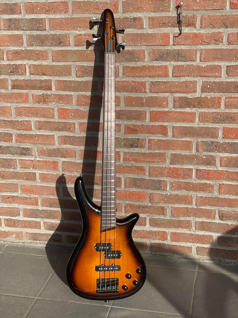 Bass Collection SB310 sunburst (1993), Musique & Instruments, Instruments à corde | Guitares | Basses, Enlèvement ou Envoi, Comme neuf