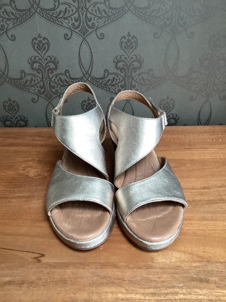 Sandalen Clarks 39,5, Beige, Zo goed als nieuw, Clarks, Sandalen of Muiltjes