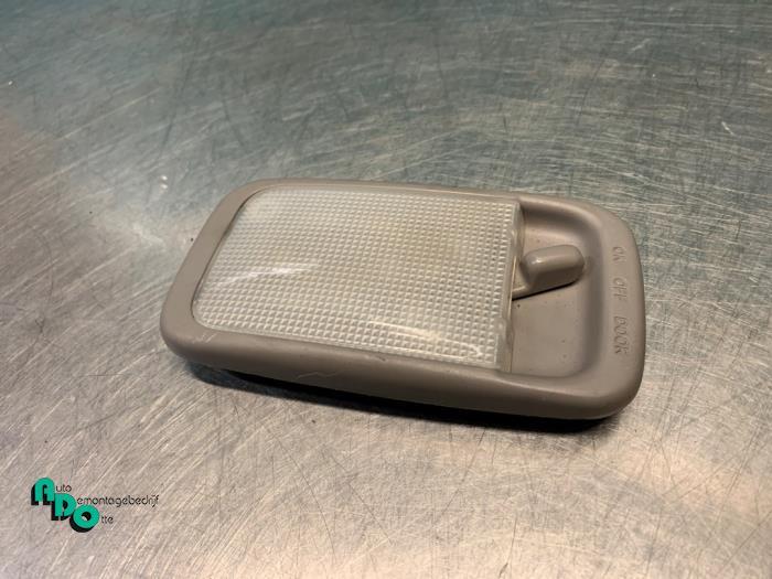 Eclairage intérieur arrière d'un Toyota Corolla (Corolla 9, -, 3 mois de garantie, Toyota, Utilisé