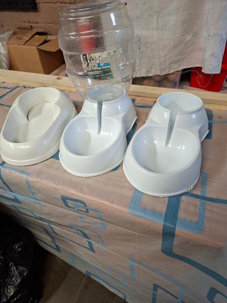 eten en drinkenbak  voor honden of katten, Ophalen, Zo goed als nieuw