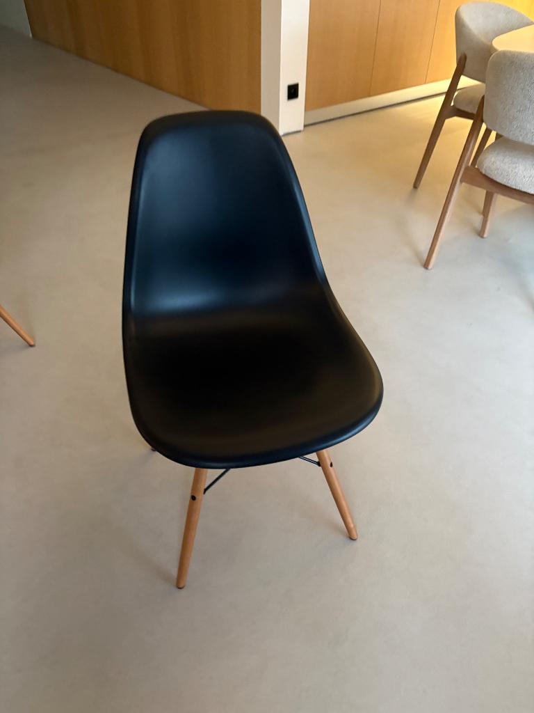 Vitra eames stoelen, Zwart, Design, Zo goed als nieuw, Vijf, Zes of meer stoelen