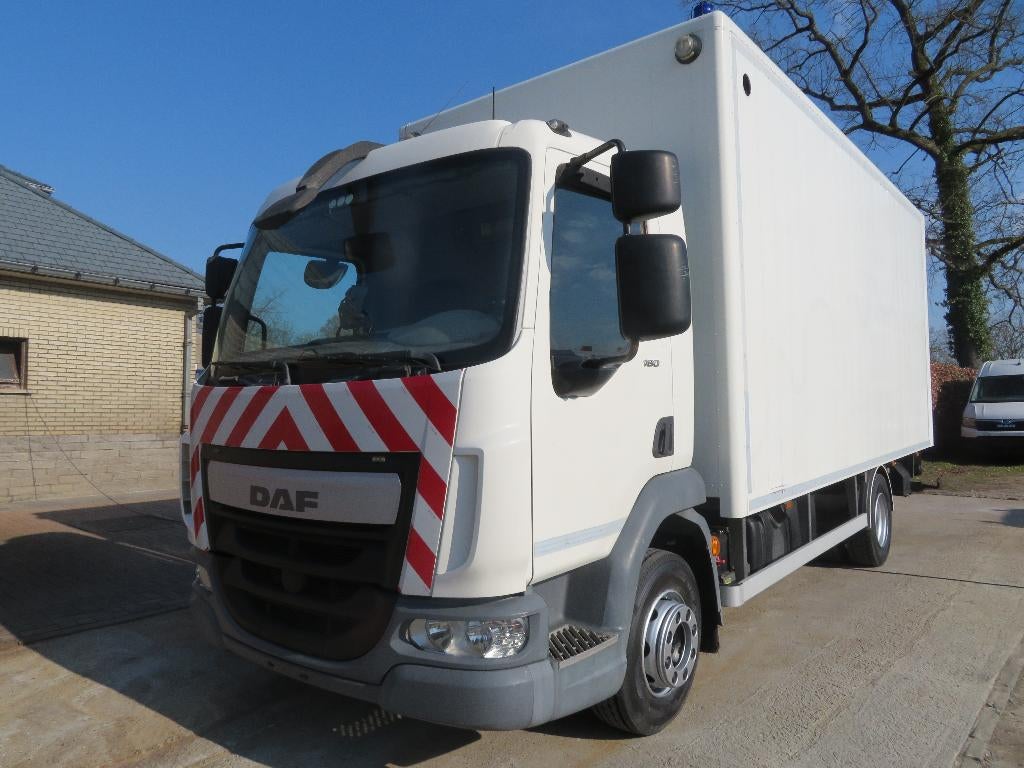 DAF LF180 - ingericht - 2014 - €6d, Auto's, Bestelwagens en Lichte vracht, 4 deurs, 4 cilinders, 131 kW, Wit