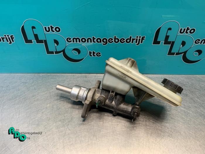 Hoofdremcilinder van een Opel Vivaro (Vivaro 01-), Auto-onderdelen, Gebruikt, -, -, Opel