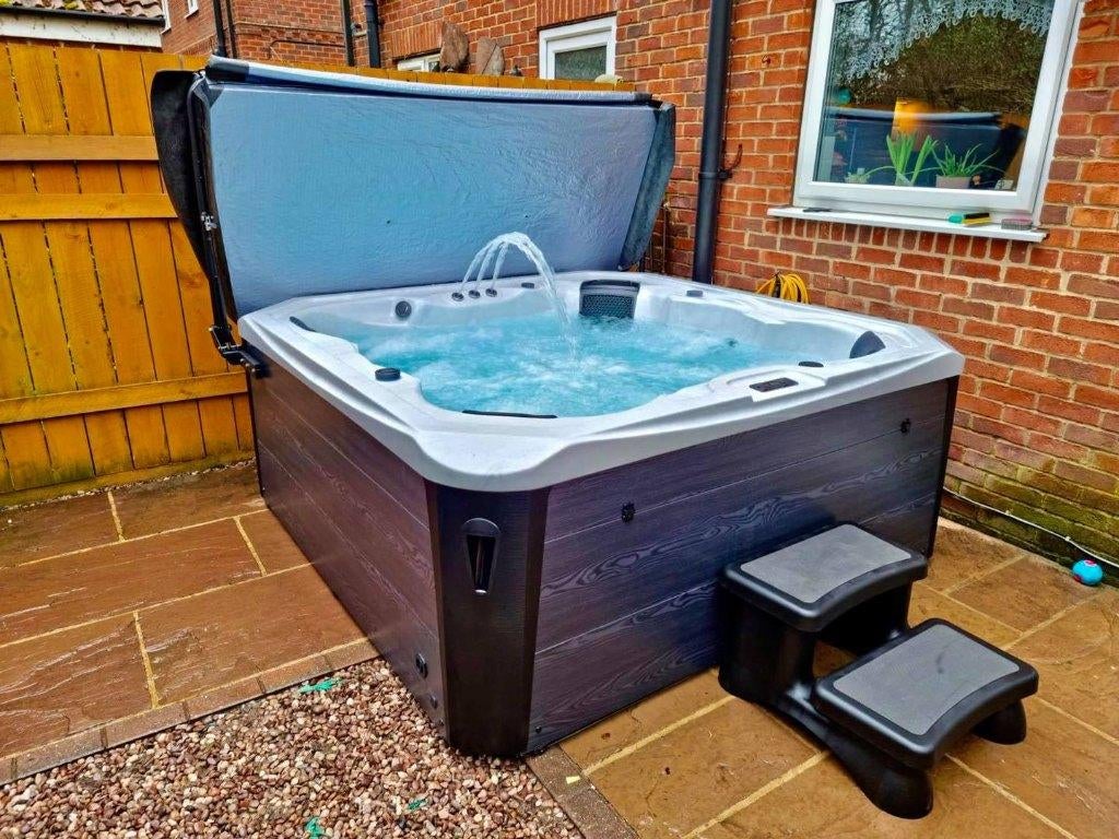 jacuzzi Demomodel, Ophalen, Zo goed als nieuw, Verlichting