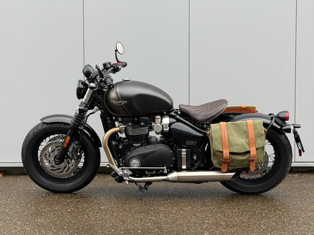 Triumph Bonneville Bobber 1200 / BTW-motor / 2022  -- 5700km - foto 3