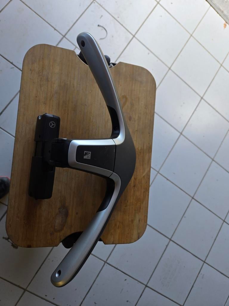 Cintre pour voiture mercedes