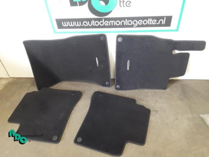 Kit tapis d'un Mercedes S-Klasse (S-Klasse 13-), Neuf, 3 mois de garantie, -, -