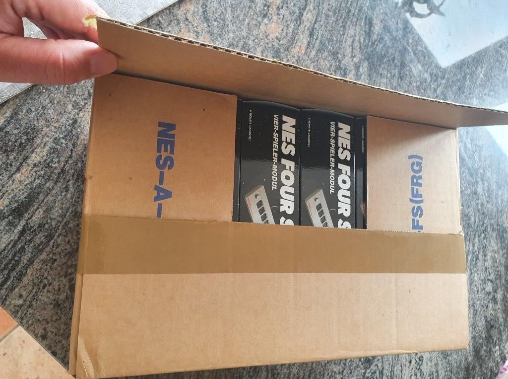 Sealed box met 6 nieuwe Nintendo NES Four Scores NOS gaming, Games en Spelcomputers, 3 spelers of meer, Ophalen of Verzenden, Nieuw