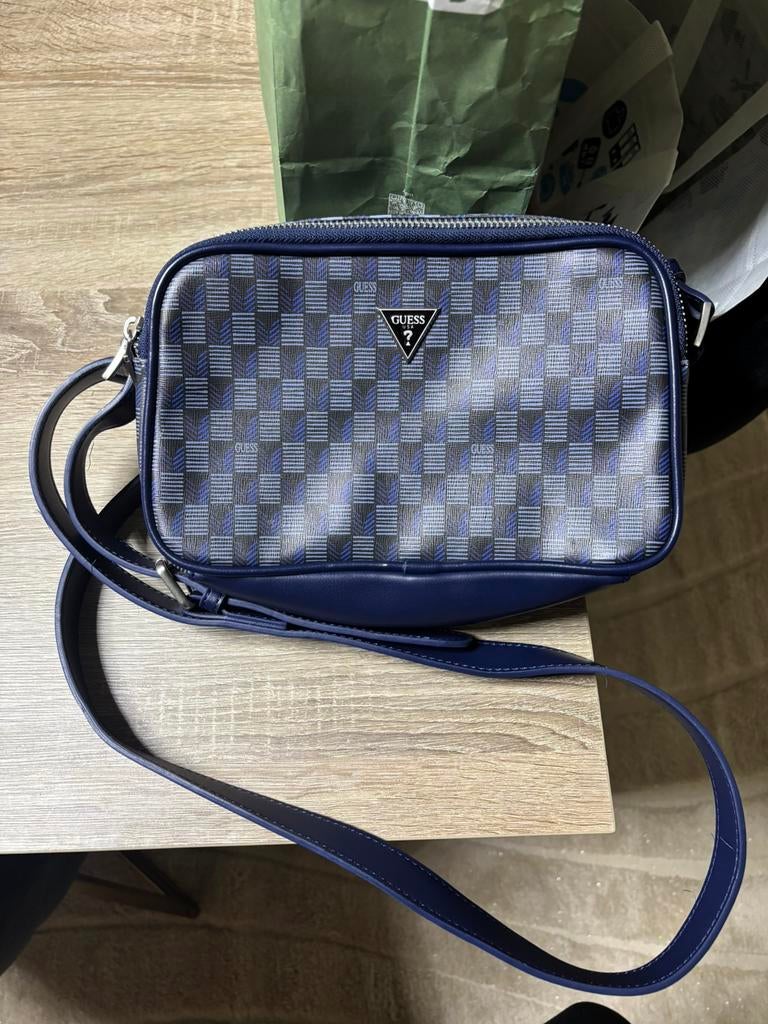 Guess schoudertas, Ophalen of Verzenden, Zo goed als nieuw