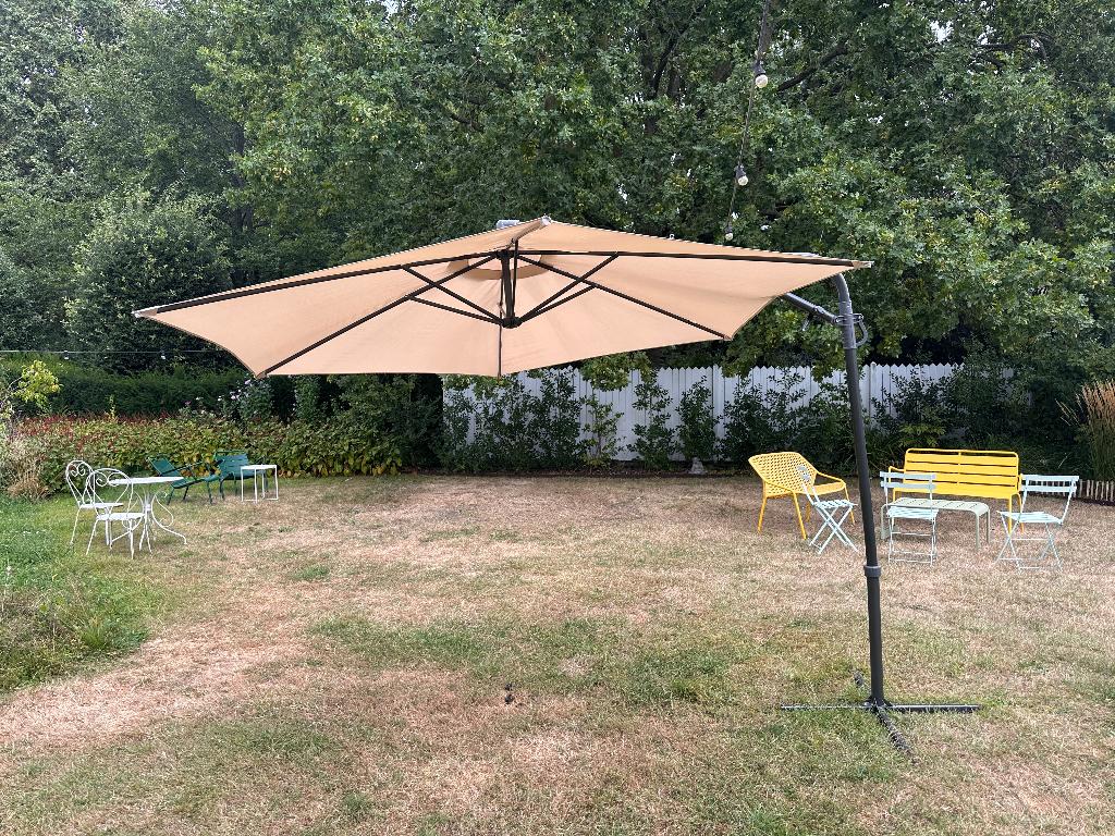 Zandkleurige parasols, Tuin en Terras, Ophalen, Gebruikt, Kantelbaar, 2 tot 3 meter