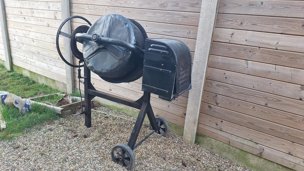 Betonmolen van het merk Atika. Degelijk materiaal., Doe-het-zelf en Bouw, Ophalen, Gebruikt