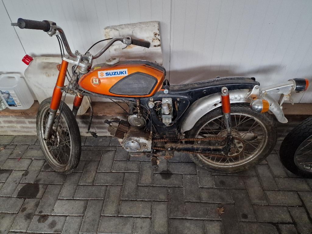 Suzuki A50 5 versnellingen en Suzuki T250, voor restauratie., Fietsen en Brommers, Ophalen, Gebruikt, Klasse B (45 km/u), 50 cc