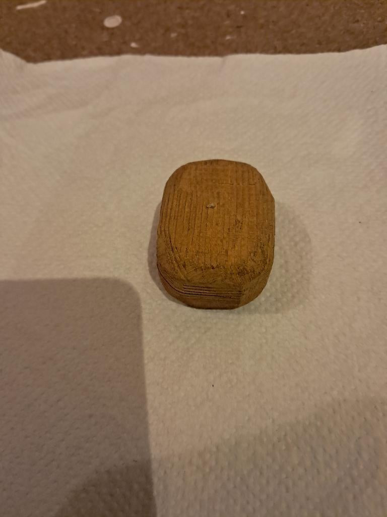 Petite boîte à bijoux artisanale en bois., Enlèvement