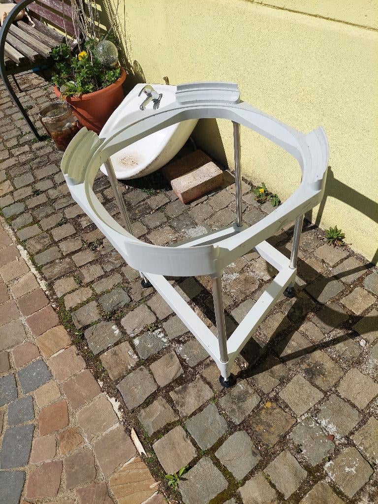 Support tre bonne état et solide à ransart  Prix 25 euro, Enlèvement