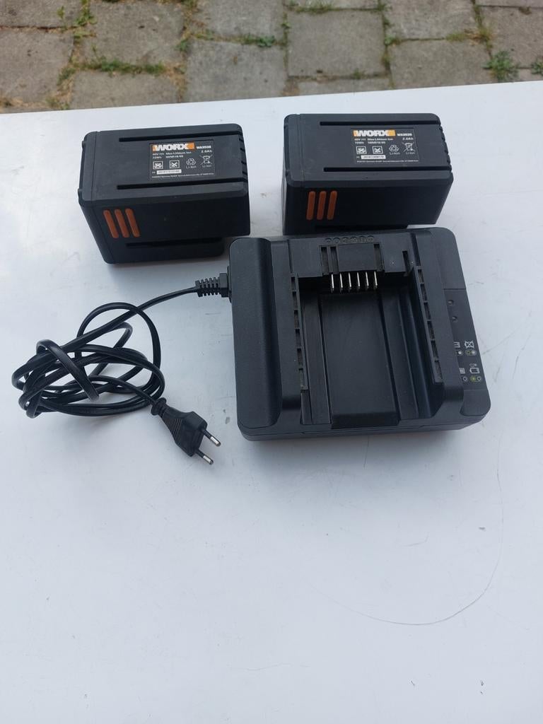 2 batterijen voor bosmaaier van het merk Worx, Tuin en Terras