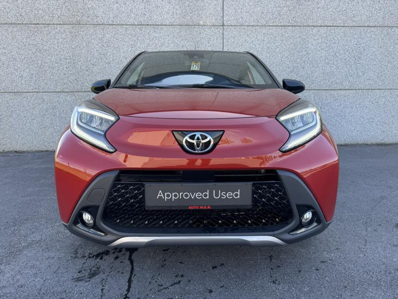 Toyota Aygo X 1.0 AUTO CVT X ENVY avec Seulement 17 577 km!, Autos, Toyota, Rouge, Achat, 998 cm³, Noir
