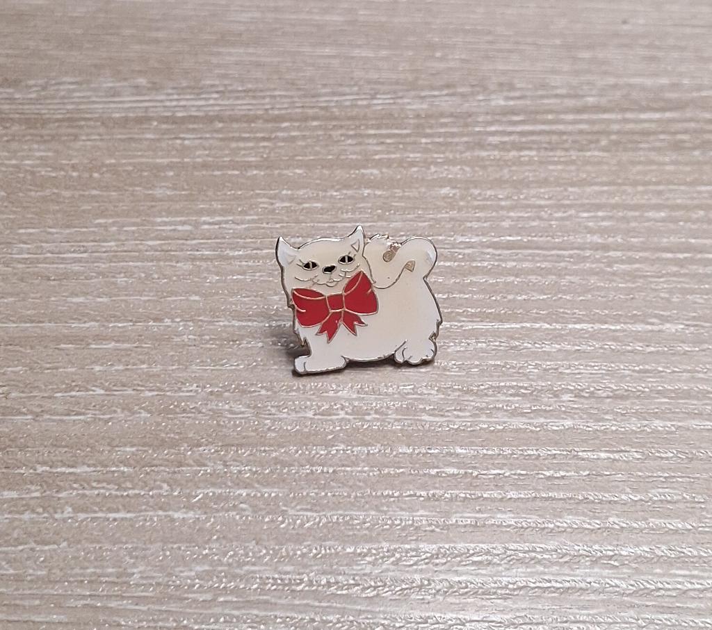 PIN - KAT - POES - CHAT - CAT, Ophalen of Verzenden, Gebruikt, Dier of Natuur, Speldje of Pin