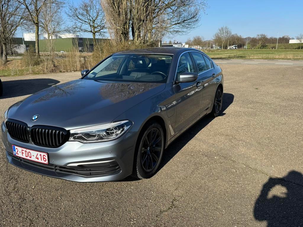 BMW 530e, Auto's, BMW, Achterwielaandrijving, 4 cilinders, Dealer onderhouden, Zilver of Grijs