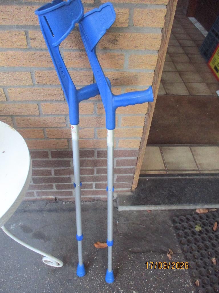 Afstelbare loopkrukken, Diversen, Ophalen, In hoogte verstelbaar, Zo goed als nieuw