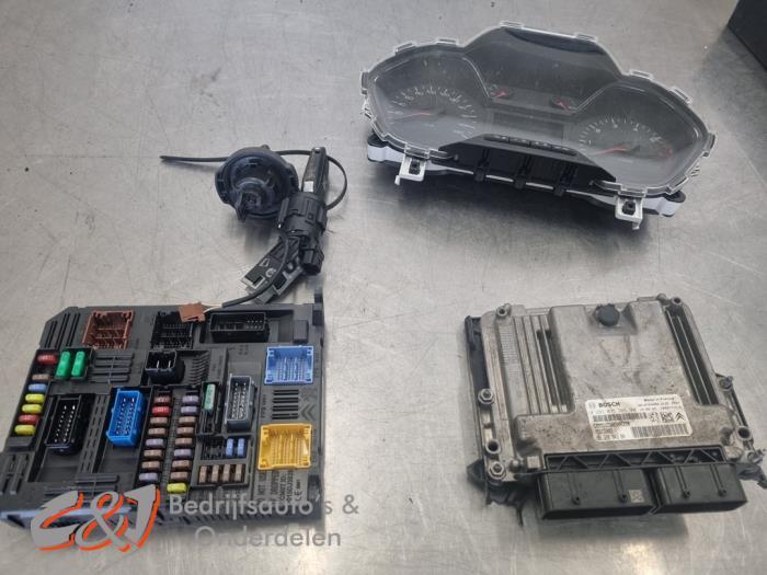 Kontaktslot + computer van een Peugeot Partner, Gebruikt, -, -, Ophalen of Verzenden