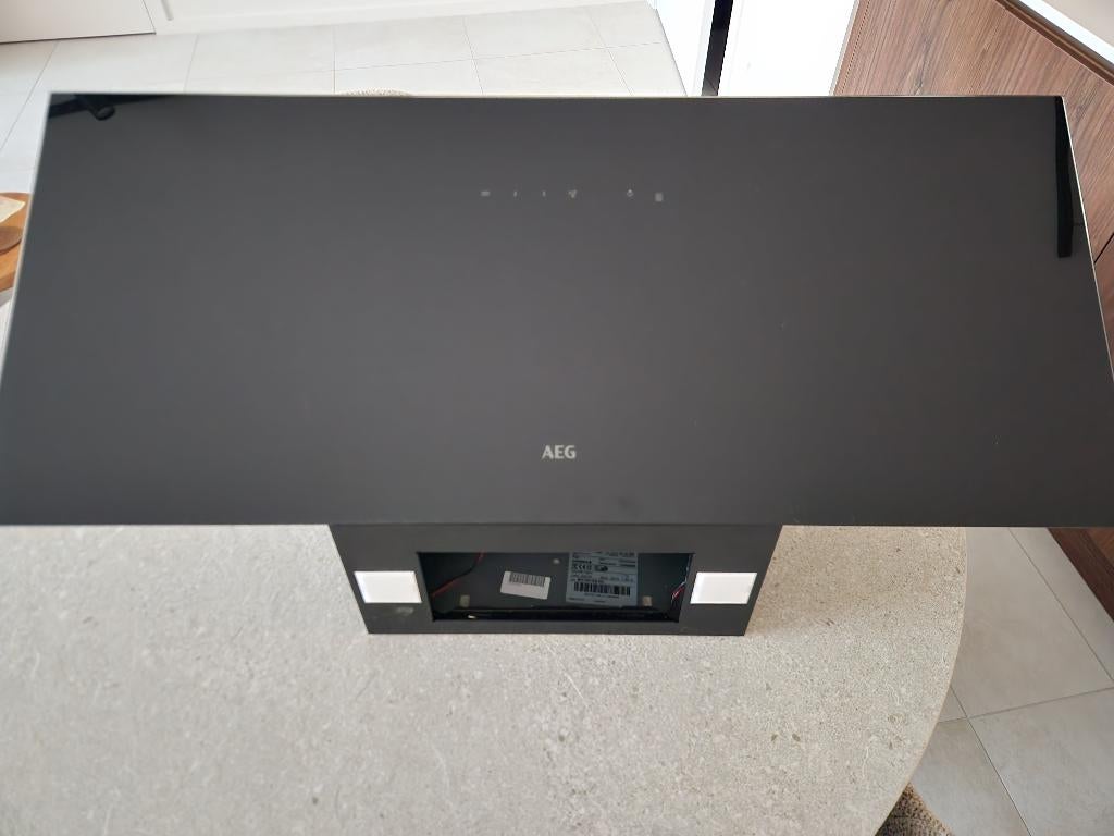 Dampkap AEG in nieuwstaat, Elektronische apparatuur, Afzuigkappen, Nieuw, Inbouw, Wandschouwkap, 600 tot 800 m³ per uur, Motor