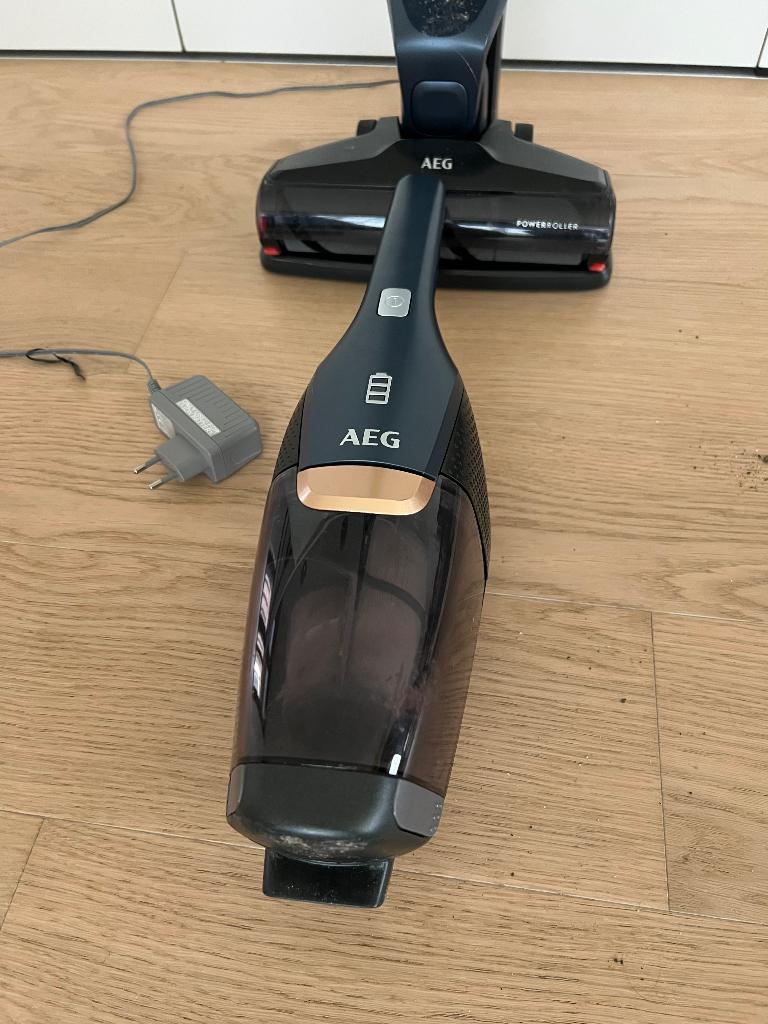 Stofzuiger en kruimeldief AEG, Ophalen, Zo goed als nieuw, Stofzuiger