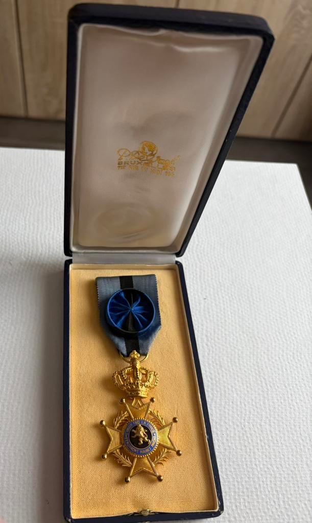 Officier de l'Ordre Léopold II, Enlèvement ou Envoi, Armée de terre, Ruban, Médaille ou Ailes