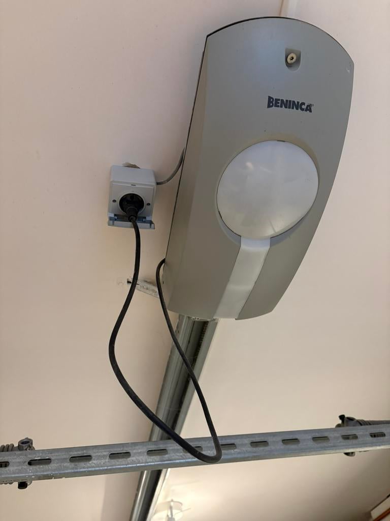 Automatische garagepoort, Tuin en Terras, Ophalen, Zo goed als nieuw