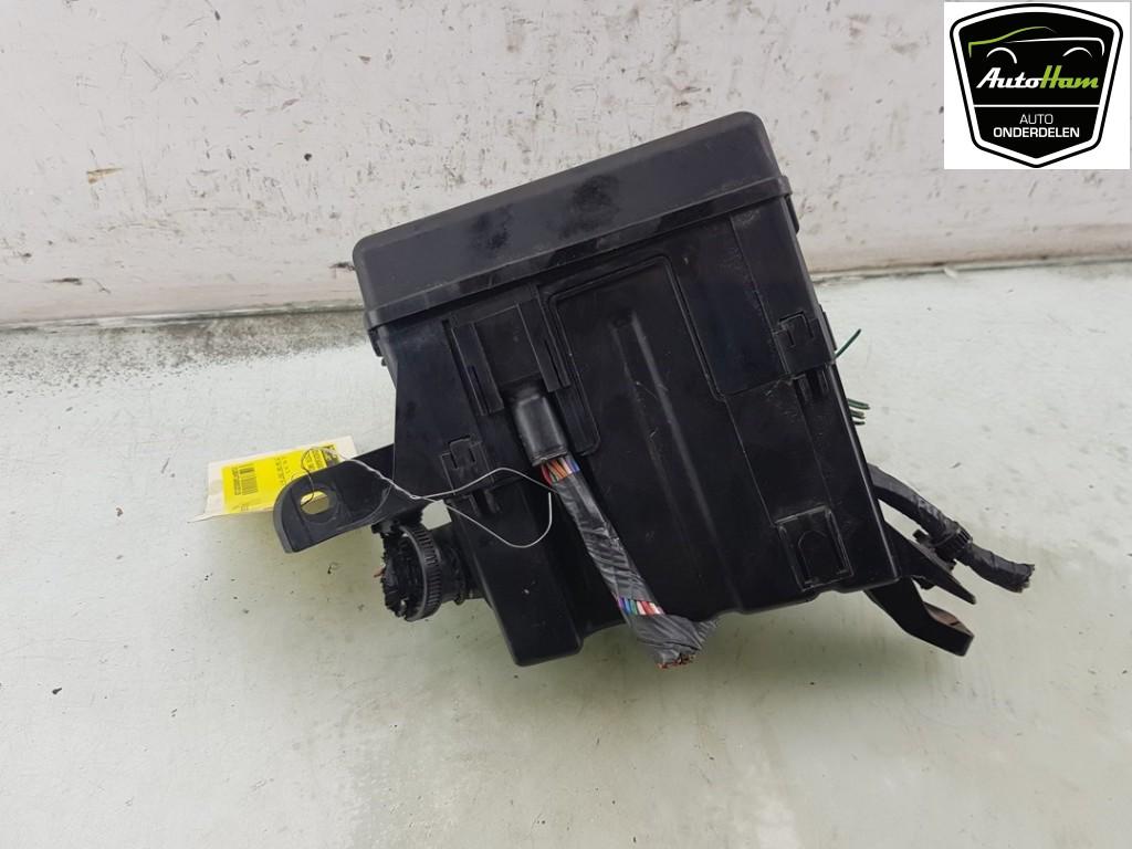 ZEKERINGKAST Toyota Yaris II (P9) (|8274152031|), Gebruikt, Toyota